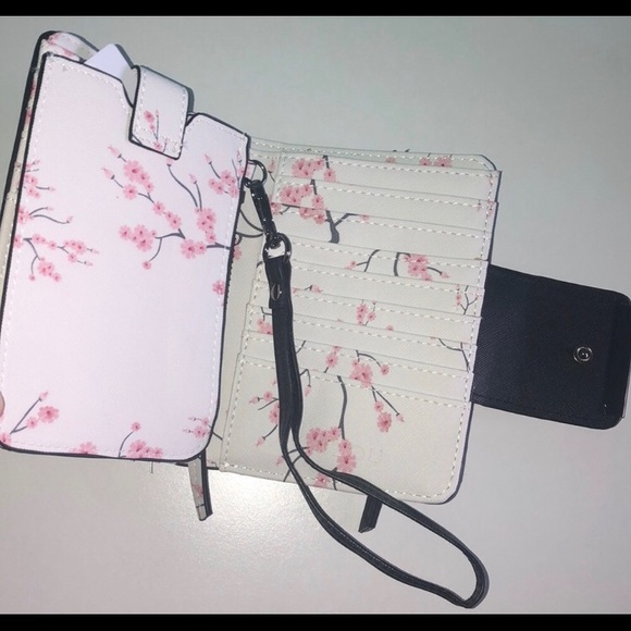 Bizou wallet with cellphone space - Picture 2 of 4